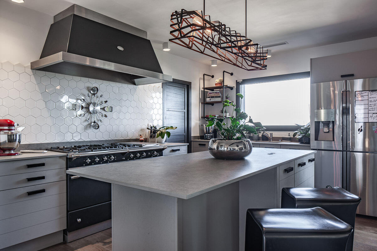 Magnificent renovated architect-designed villa with superb sea views! - Photo 8