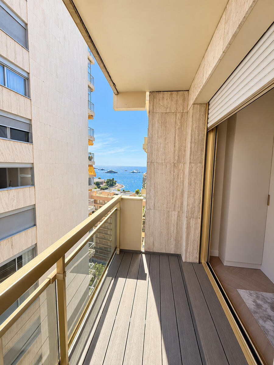TRÈS BEAU STUDIO RÉNOVÉ MEUBLÉ AVEC APERÇU MER - Photo 4