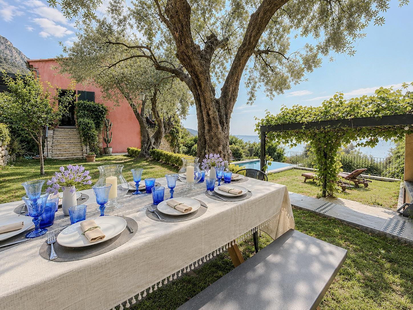 Magnificent renovated architect-designed villa with superb sea views! - Photo 12