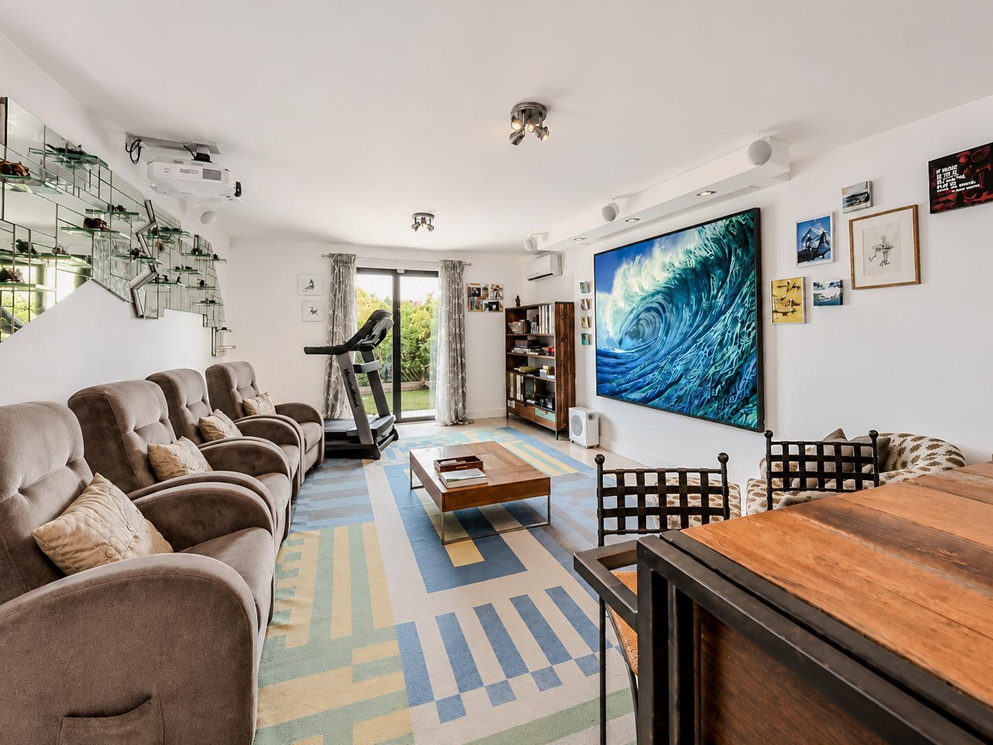 Magnificent renovated architect-designed villa with superb sea views! - Photo 23