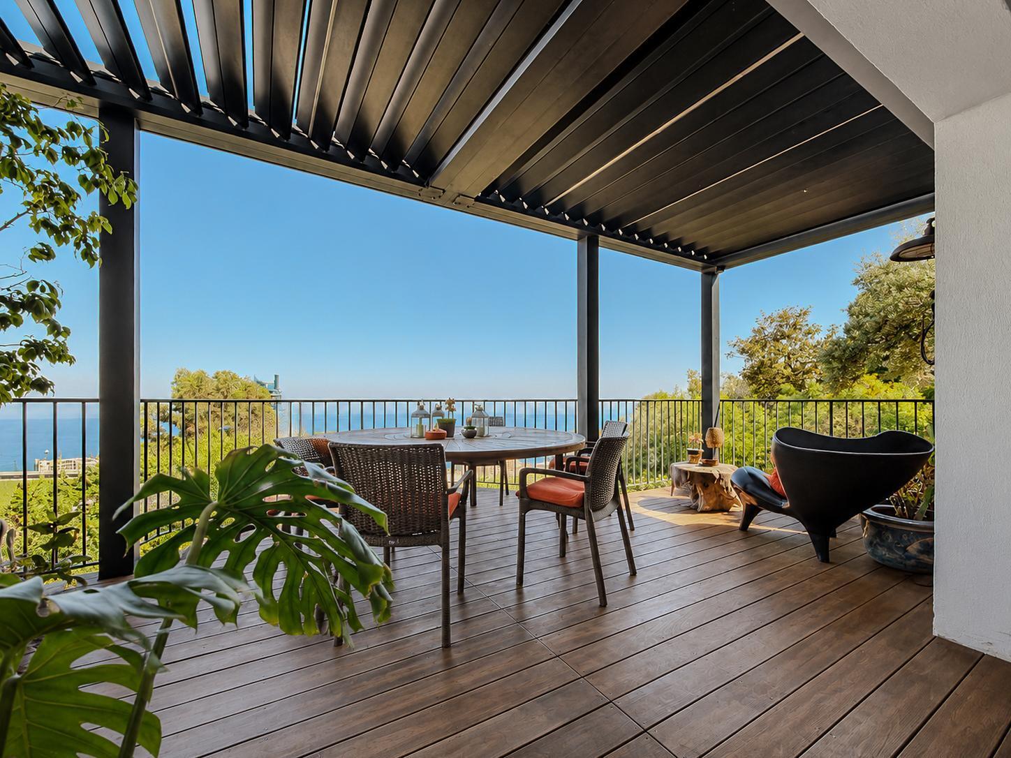 Magnificent renovated architect-designed villa with superb sea views! - Photo 5