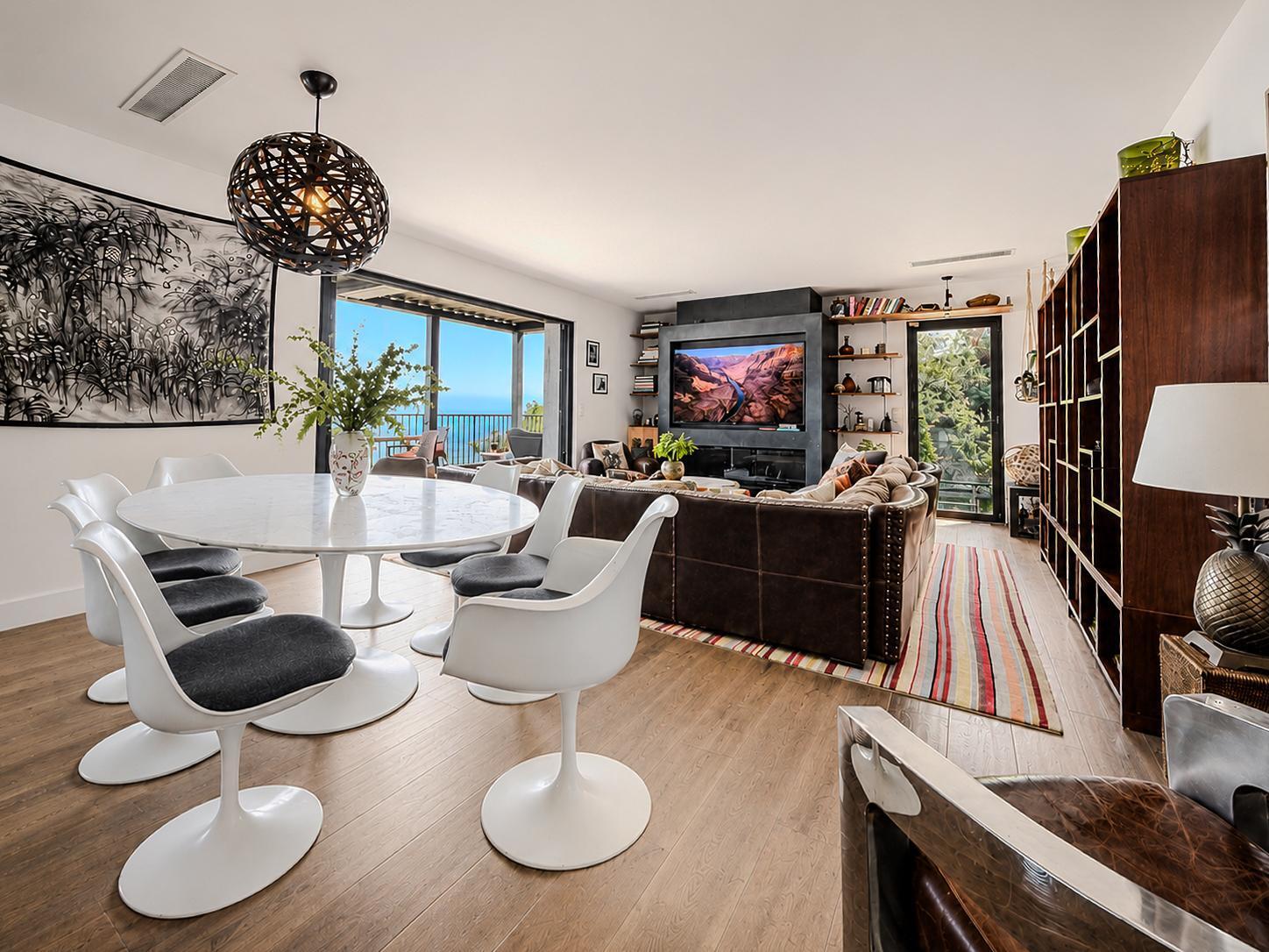 Magnificent renovated architect-designed villa with superb sea views! - Photo 3