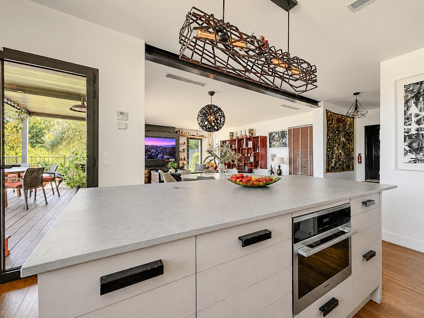 Magnificent renovated architect-designed villa with superb sea views! - Photo 10
