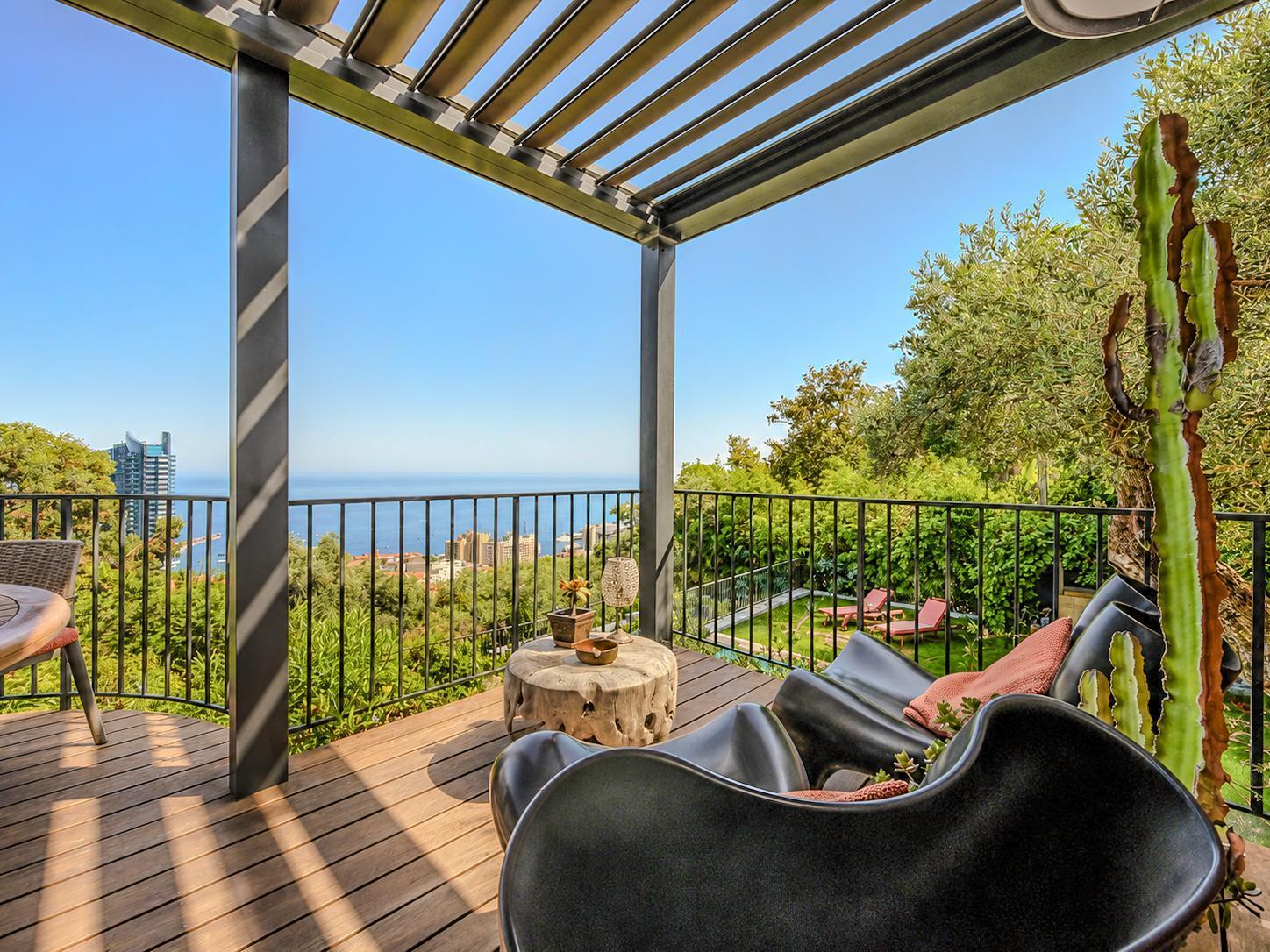 Magnificent renovated architect-designed villa with superb sea views! - Photo 6