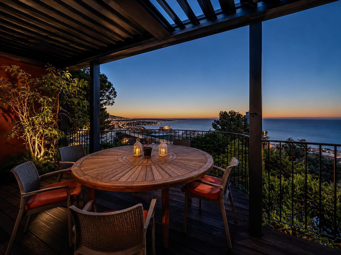 Magnificent renovated architect-designed villa with superb sea views! - Photo 2