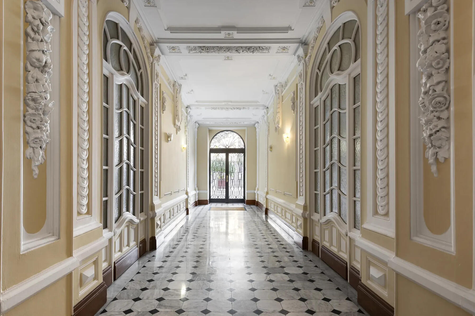 VILLA MENESINI - Carré d’Or – Appartement de Maître de 145 m² — 2 / 4