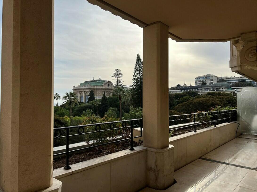 CARRÉ D'OR - METROPOLE - MAGNIFIQUE APPARTEMENT 5 PIECES - picture 3