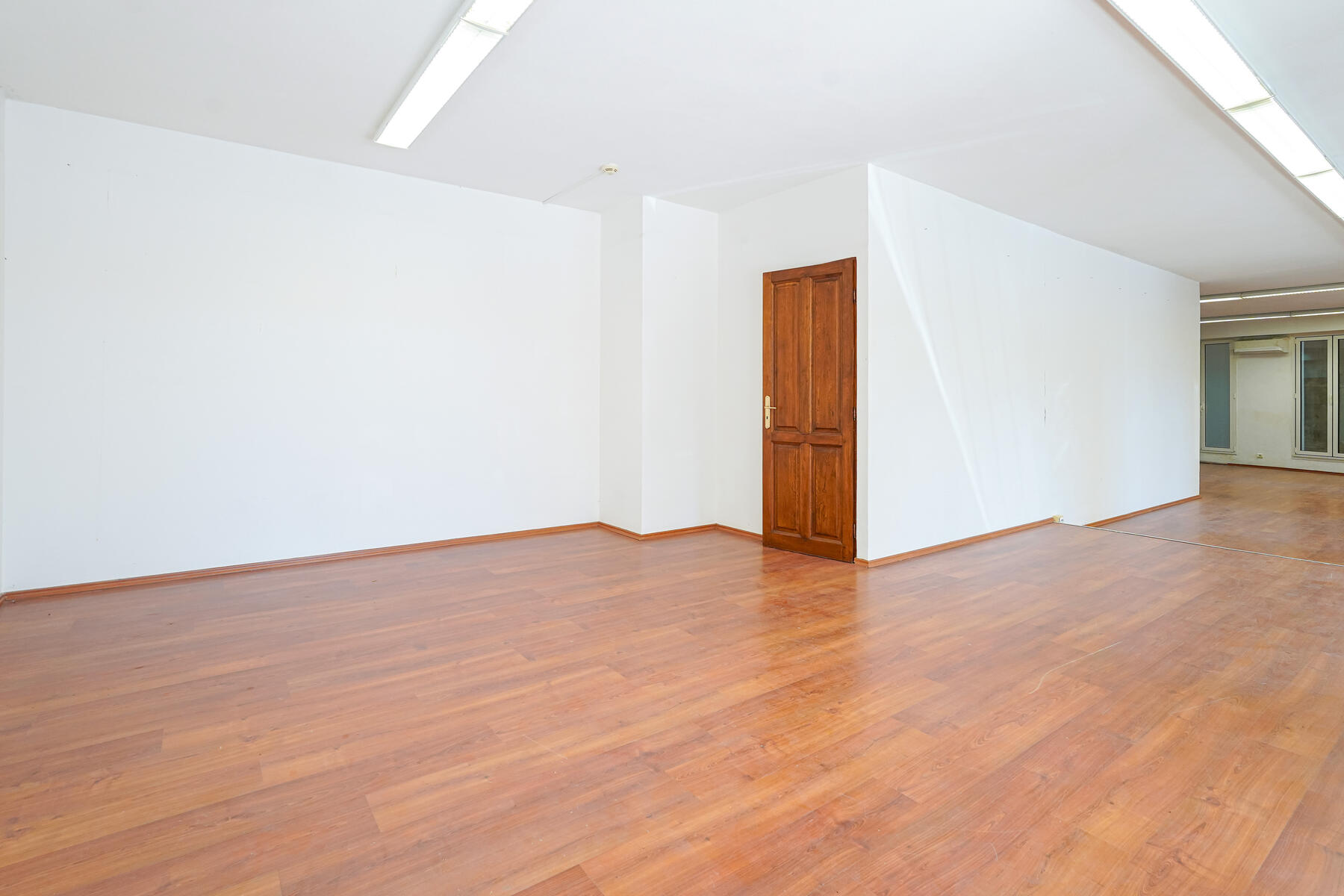 NEAR LARVOTTO - COMMERCIAL PREMISES OR OFFICES - picture 3