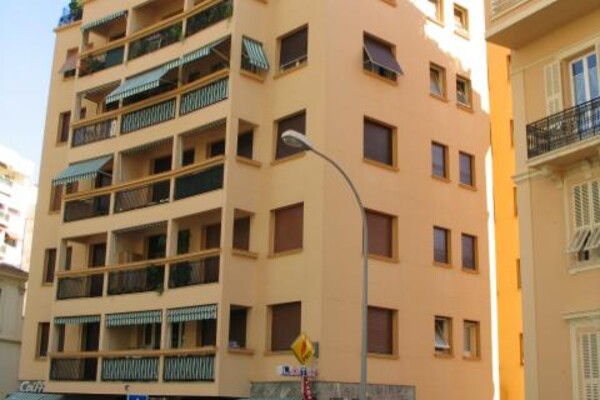 BOULEVARD D'ITALIE / MAID'S ROOM WITH TOILET, SHOWER AND KITCHEN / MIXED USE