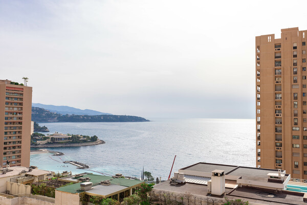 À Vendre Luxueux Appartement 3 Pièces avec Vue Mer