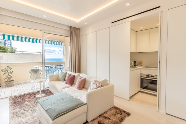 Bilocale con vista mare