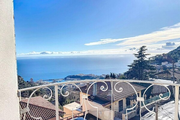 Villa à vendre - Vue imprenable sur la mer