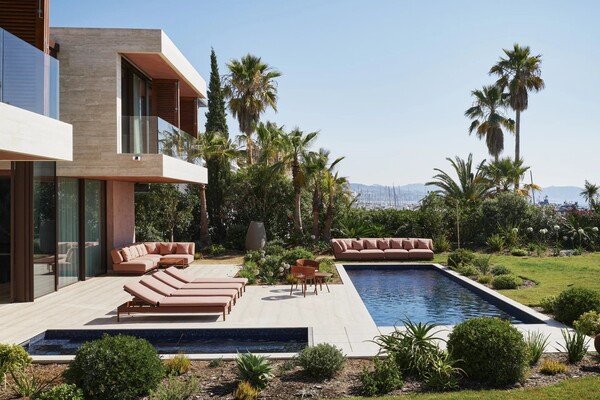 Exceptional waterfront property – Contemporary new-build villa