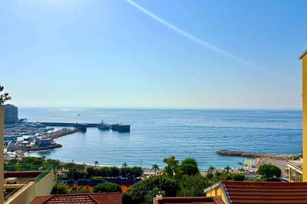 Spacious 1-Bedroom Apartment 52 m² with Panoramic Sea View – Cap