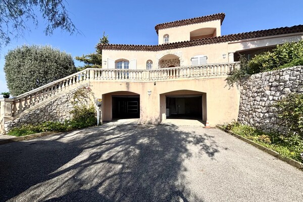 Casa di charme in stile provenzale – 228 m² immersa nel verde