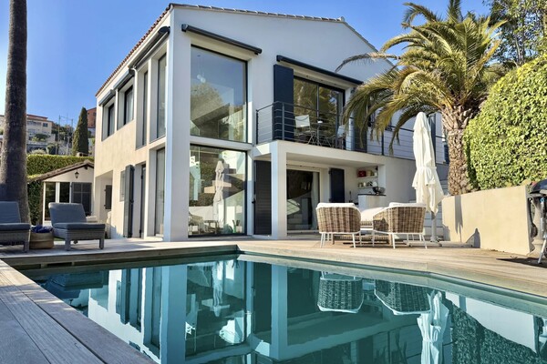 Villa con vista mare, assoluta tranquillità a pochi passi dal ce