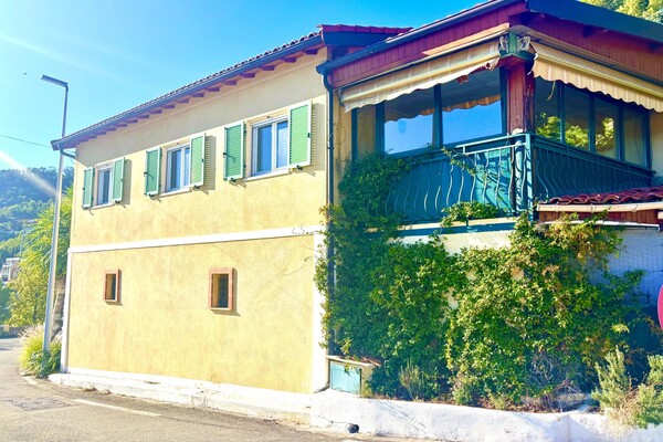 Èze – 110 m² house with sea and hill views, and two parking spac