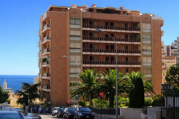 "Le RIVIERA PALACE - Rue des Lilas"