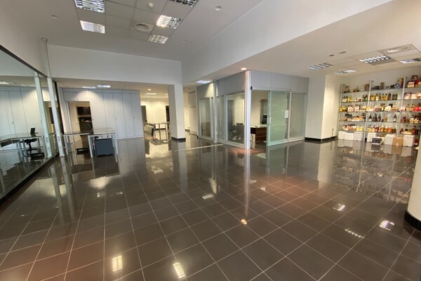 Villa Del Sole : Grande ufficio molto alto