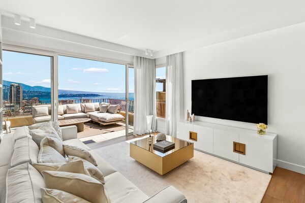 Le Bettina: Attico Duplex con Piscina Privata e Vista Panoramica sul Principato