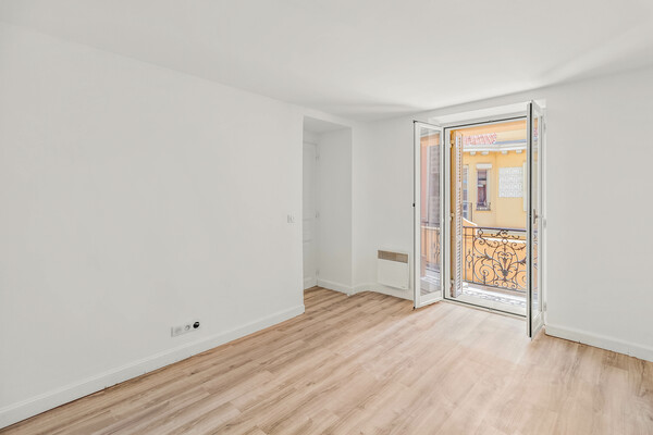 Monte-Carlo: 2 Vani recente con Cantina