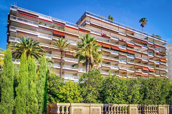 FLORALIES - Carré d''Or, furnished studio in a contemporary style.