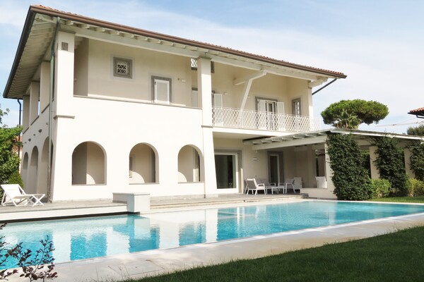 Italia - Forte dei Marmi : Magnifica villa con piscina