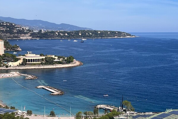 Exceptional Rooftop & Jacuzzi – Unique 2-Bedroom Residence, Boulevard des Moulins