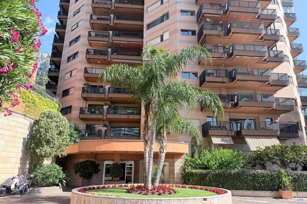 PARC SAINT ROMAN – ELEGANTE MONOLOCALE