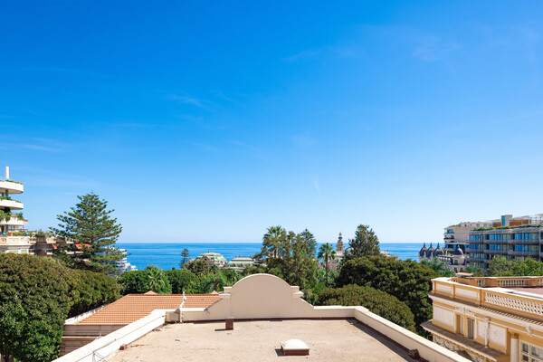 Stunning 2 room apartment in the completely renovated  in the Carré d'Or
