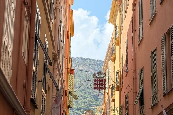 Monaco Ville - fonds de commerce avec licence très etendue