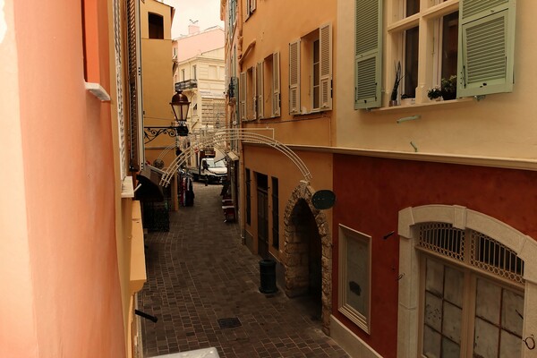 MONACO-VILLE, 2 PIECES A RENOVER SOUS LOI 1235