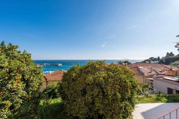 Beautiful apartment in Cap d'Ail—an excellent rental investment