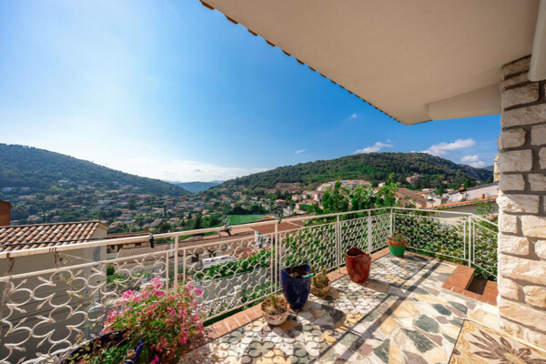 LA TURBIE /  MAISON AVEC 2 APPARTEMENTS