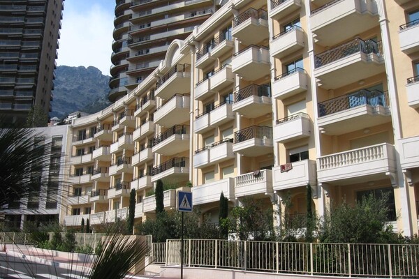 LAROUSSE/ RESIDENCE SAINT GEORGES / 2 PIECES