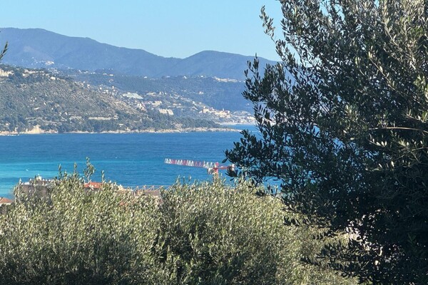 ROQUEBRUNE CAP MARTIN / IL BORGO / TERRENO EDIFICABILE / VISTA SUL MARE