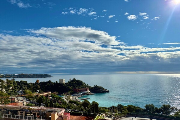FRONTIERE MONACO / 3 PIECES AVEC CAVE ET PARKING  en sus / VUE MER PANORAMIQUE