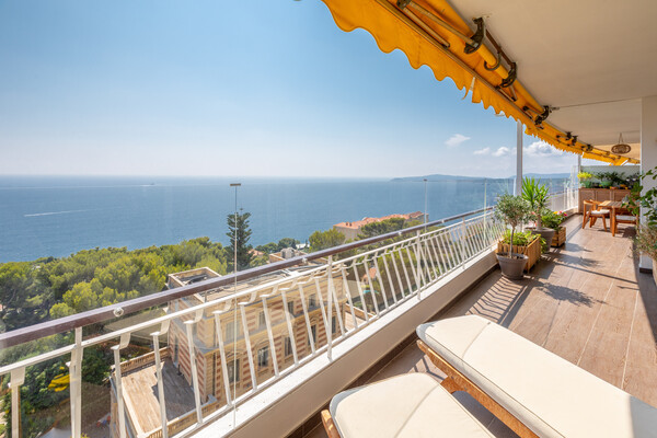 SUPERB T4 FACING SOUTH, EXCEPTIONAL SEA VIEW