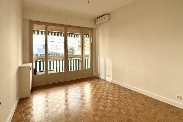 La Rousse - Le Calypso - Belle opportunité à fort potentiel – 3 pièces lumineux à rénover - Prix/m²