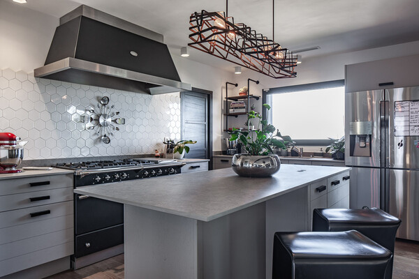 Magnificent renovated architect-designed villa with superb sea views!