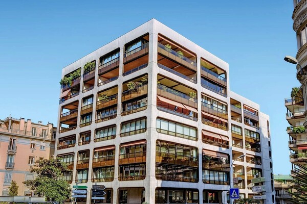 MONOLOCALE - MONTE CARLO - FUGA DAL MARE