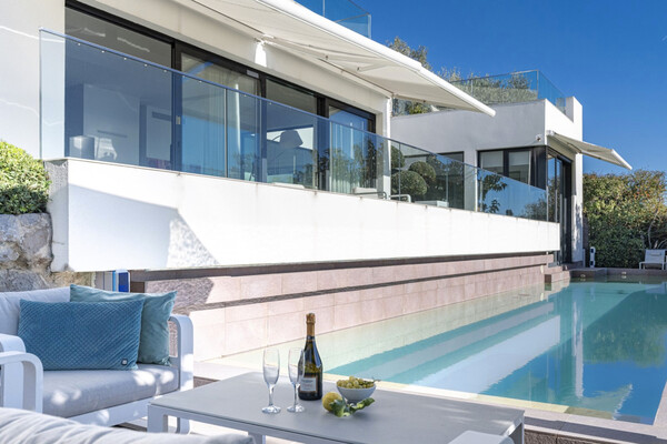 Contemporary Villa with Panoramic Sea View over Monaco