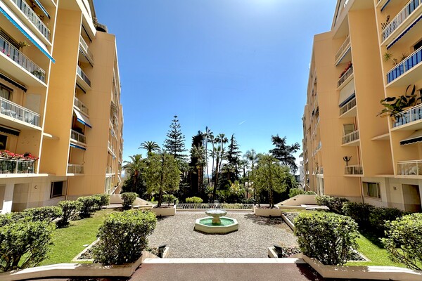MONTE-CARLO - Roqueville - 2 Pièces rénové et meublé - USAGE MIXTE