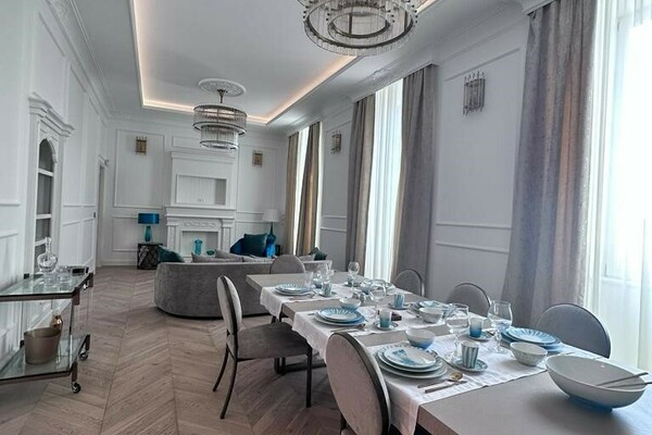 Appartement rénové 7 pièces plein centre.