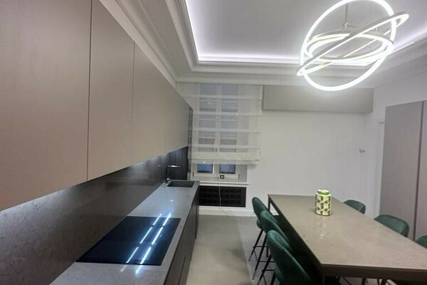 Appartement rénové 3 pièces plein centre.