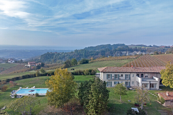 SPLENDIDA CASA DI CARATTERE NEL CUORE DEI VIGNETI