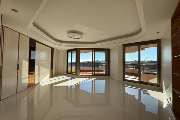 GRAND STUDIO TYPE LOFT AU  SOLEIL D'OR