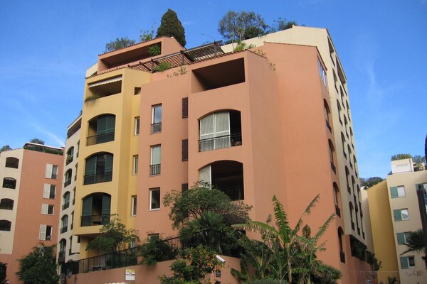 FONTVIEILLE - BUREAU en parfait état