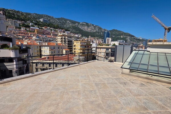 Winter Palace – Duplex to renovate with rooftop – Carré d'Or