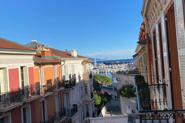Bellissimo appartamento di 4 stanze - Ultimo piano - Edificio di charme in Rue de Millo